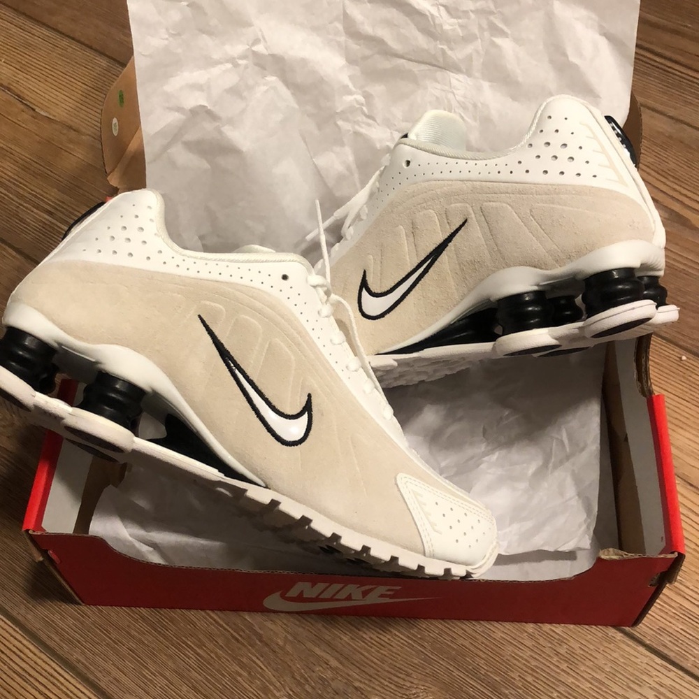 Brand New Nike Shox R4